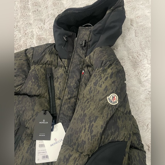 Moncler Rare Obert Giubbotto Jacket in Leopard Sz 2 - Picture 6 of 16